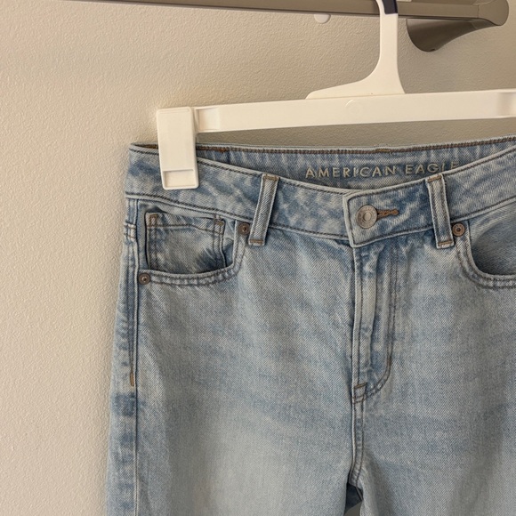 American Eagle Light Blue Strigid Mom Jeans Size 4 Short - Picture 2 of 11